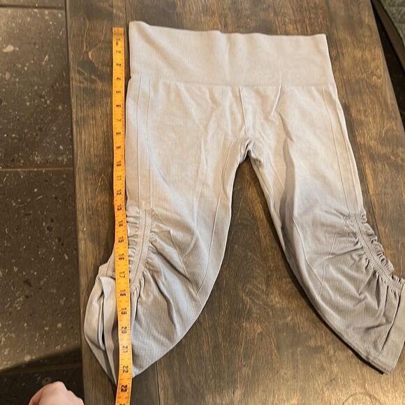 Lululemon Ebb & Flow Crop Seamless Heather
Gray Sz- 8 - Picture 8 of 11